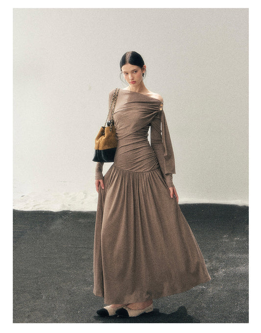 少也眼 "Pure Heart Reflected in Snow" French Cool Off-Shoulder Knit Maxi Dress