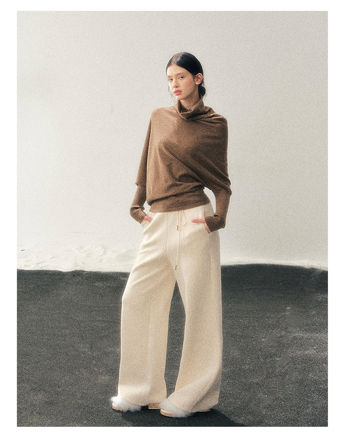 少也眼 "Ember at Dusk" High-Neck Cozy Knit Top – Milk Tea