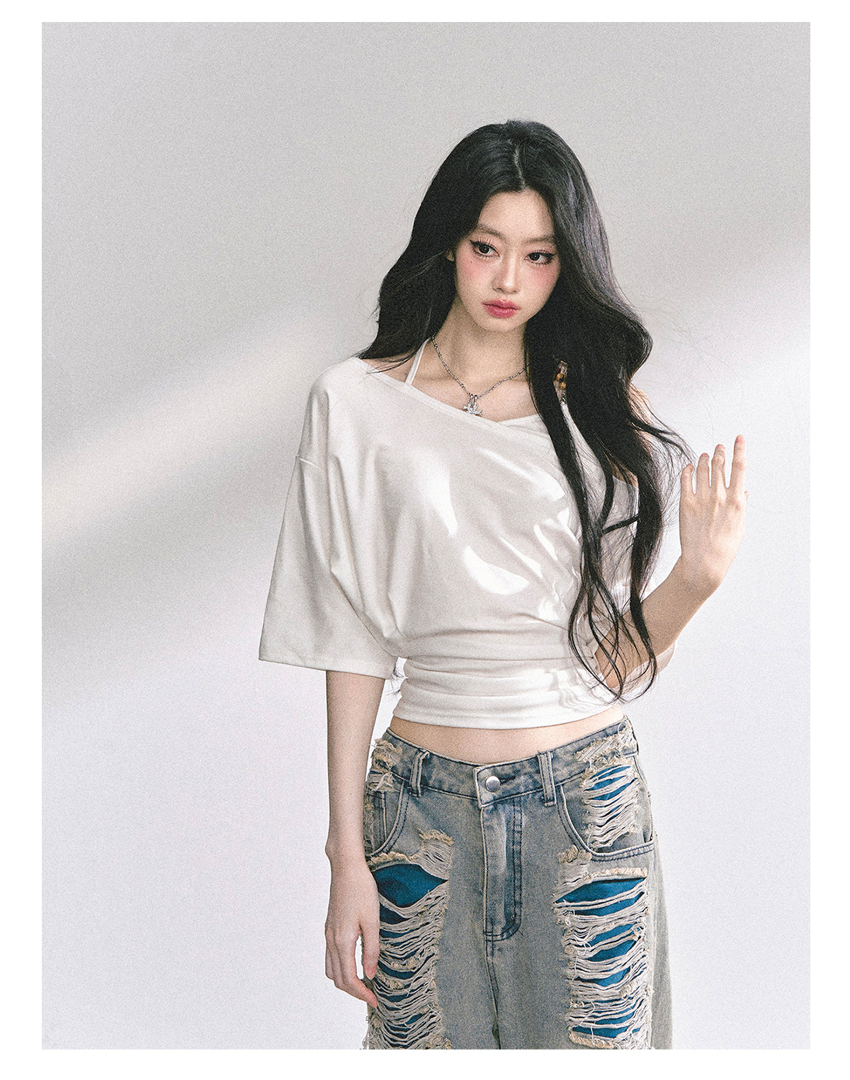少也眼 “Smart Relax” Asymmetric Halter Short Tee - White