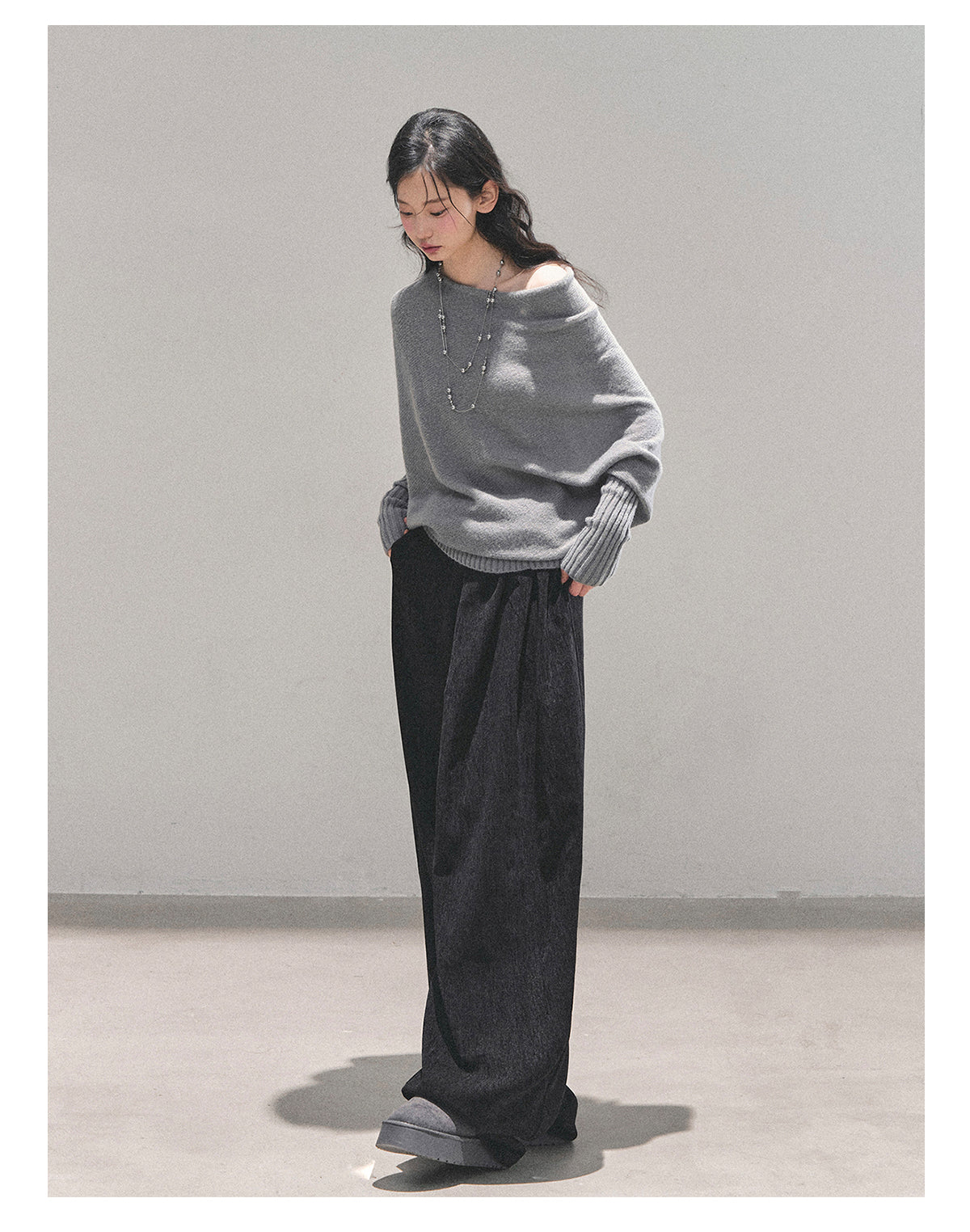 少也眼 “Soft Minimalism” Off-Shoulder Versatile Knit Top - Light Grey 6416515