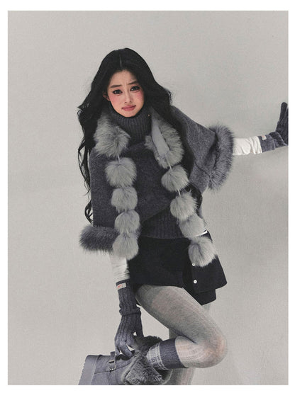 少也眼 “Passing by Her Side" Faux Fox Fur Scarf - Gray