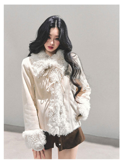 少也眼 “She Melted Into Winter" Faux Shearling Warm Jacket - Almond Beige
