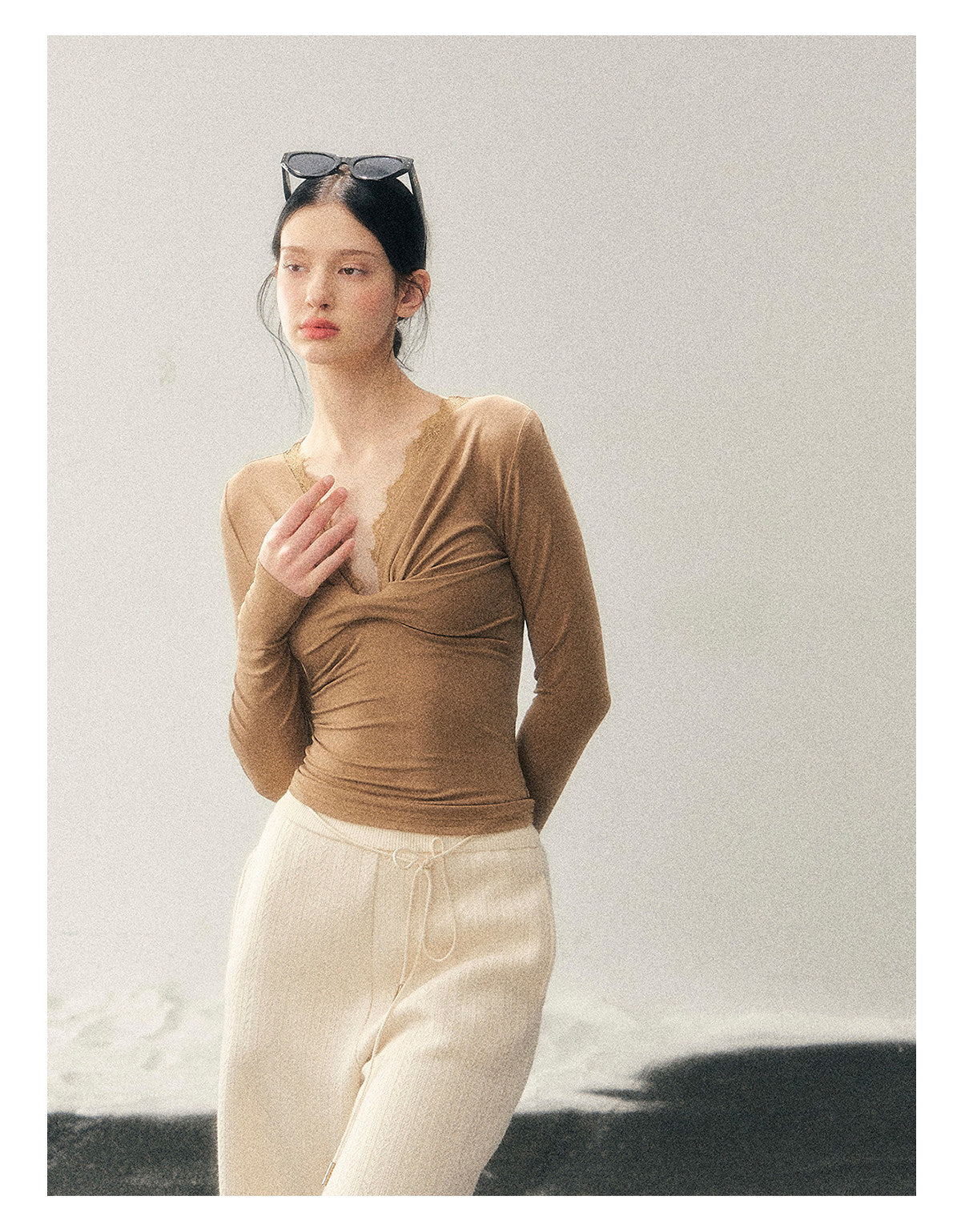 少也眼 “Vintage White Moonlight” Lace V-Neck Long Sleeve Slim Fit Top - Coffee Brown