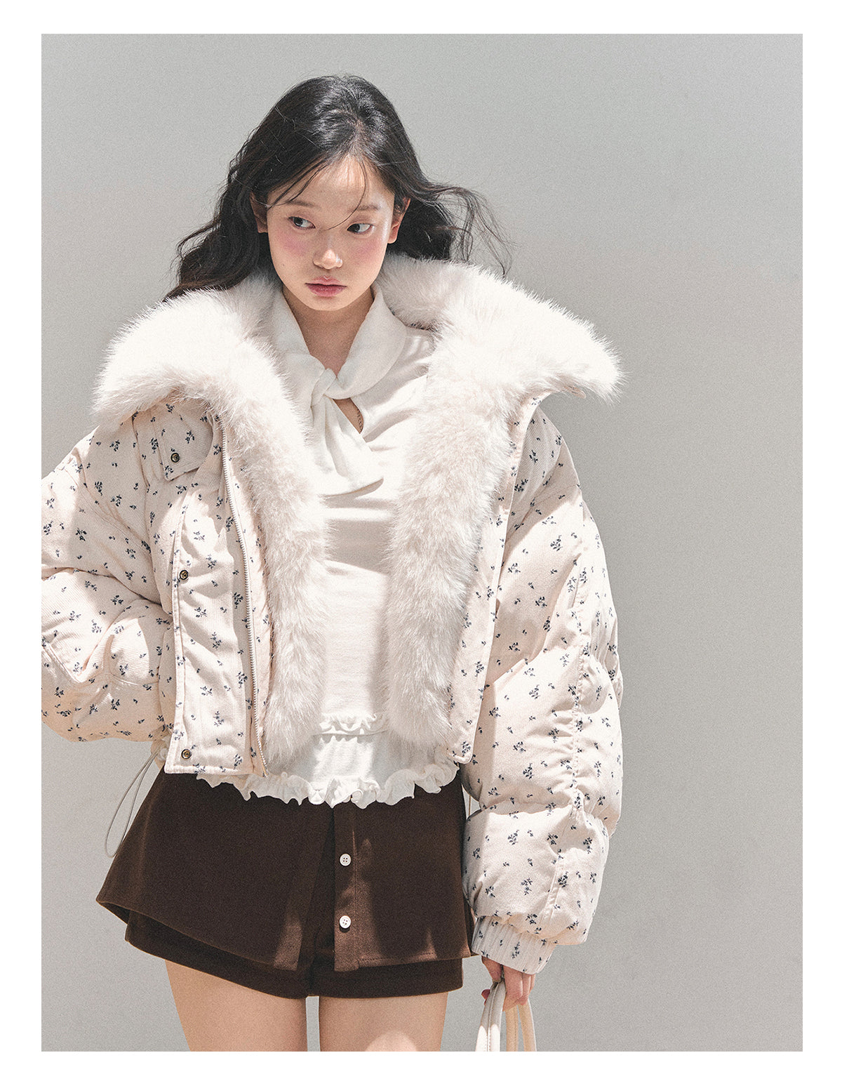 少也眼 Oatmeal Short Down Jacket with Detachable Faux-Fur Collar 784651