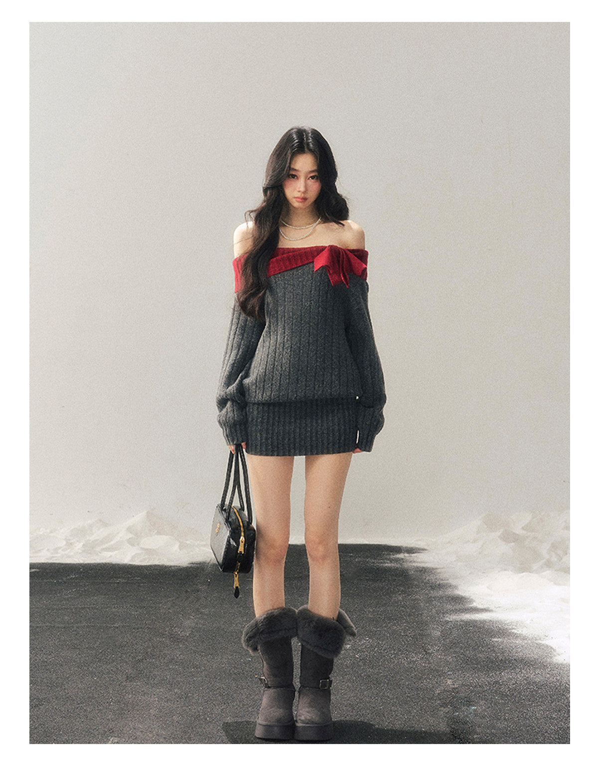 少也眼 "Snowbound Memories" Off-Shoulder Color-Block Knit Mini Dress