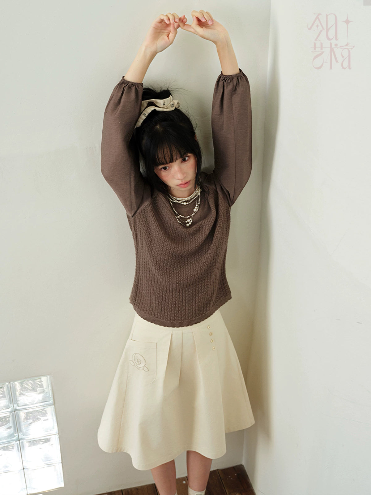 DAILY ARTIST - Warm Ivory Rose Embroidered Pleated A-Line Skirt