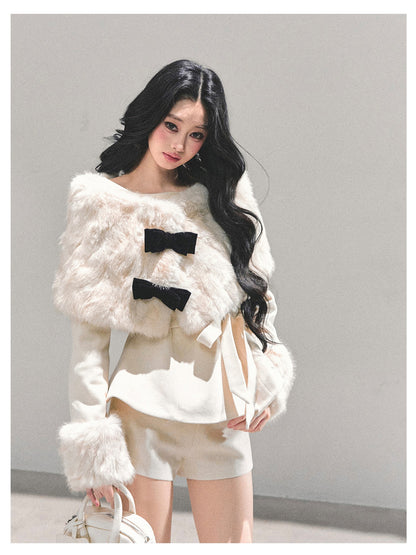 少也眼 “Through Her Dreamscape" Beige Shorts