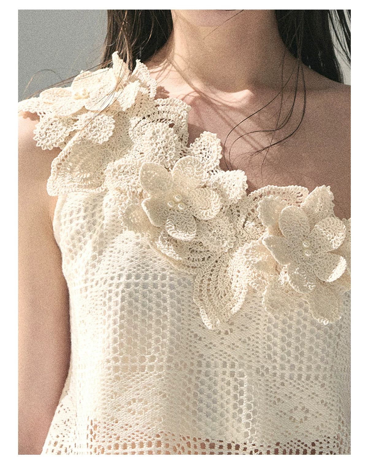 “Petals Carried by the Breeze” Dutch Cream Floral One-Shoulder Cutout Top 453543