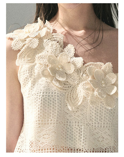 “Petals Carried by the Breeze” Dutch Cream Floral One-Shoulder Cutout Top 453543
