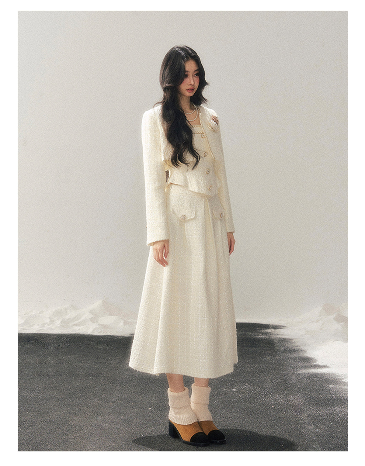 少也眼 "Before the Moon Falls" Bouclé Wool Tweed Set - White