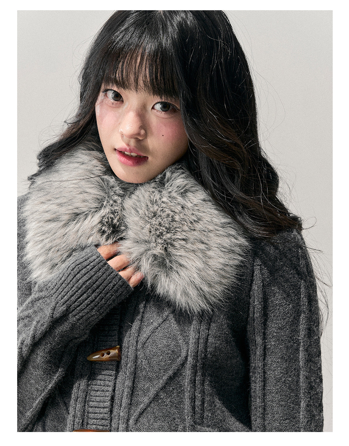 少也眼 “She Turns to Smoke” Korean-Style Knit Cardigan with Faux-Fur Collar