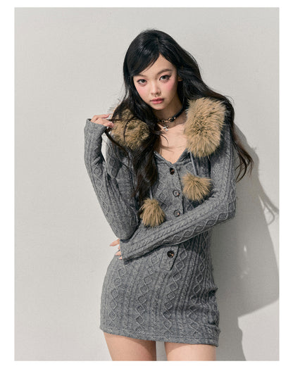 少也眼 “She Arrives Like Duskfall” Rib-Knit Bodycon Dress with Detachable Fur Collar 68485