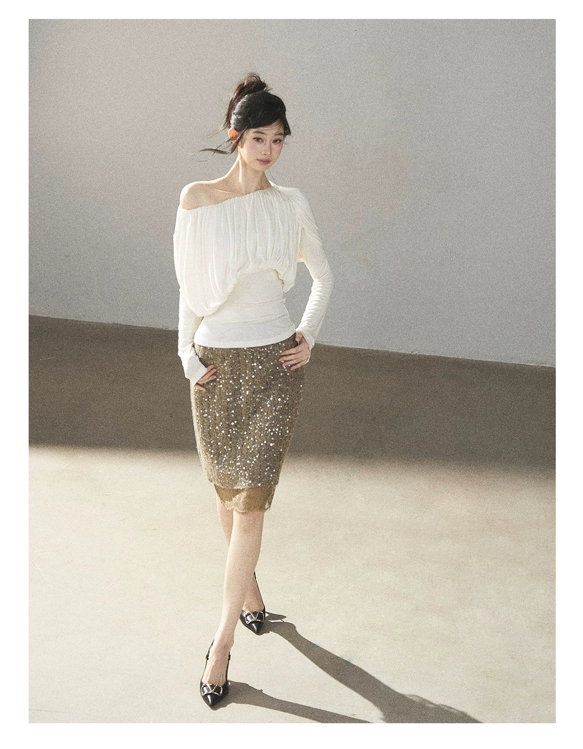 AOMALM - Creamy Ivory Asymmetric Ruched Off-Shoulder Long Sleeve Top