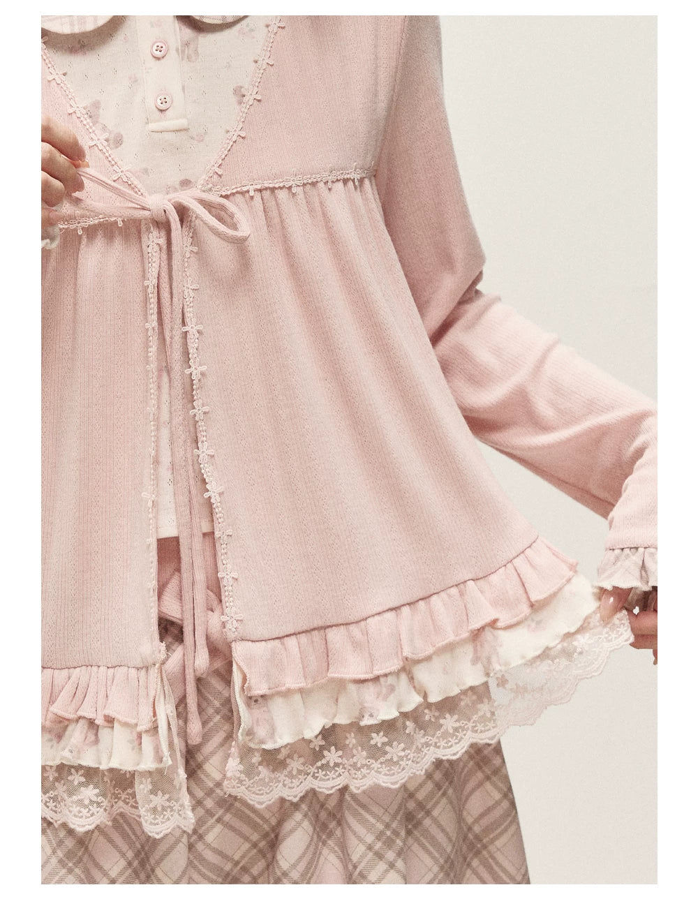 [RF] Vintage-Inspired Gingham Check Two-Piece Set with V-Neck Top and Pleated Skirt