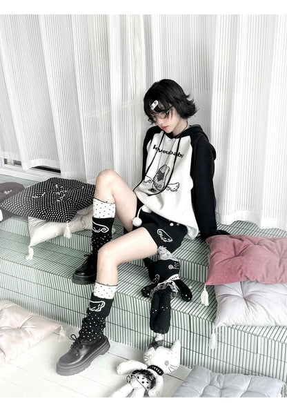 Angel Wing Details Printed Oversized Knit Hoodie & Shorts Set