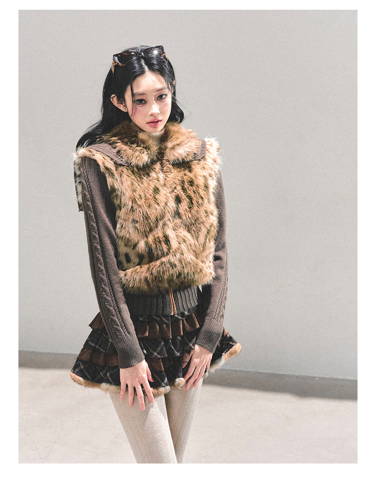 少也眼 “She Walks Through the Wild” Khaki Faux Fur–Panel Jacket 7474151