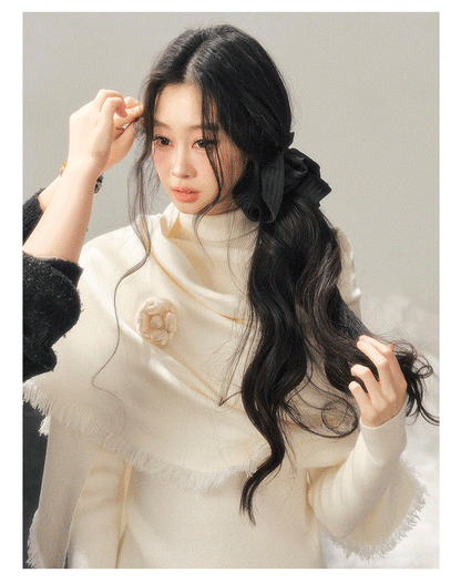 少也眼 "Speechless Under the Full Moon" Camellia White French Turtleneck Knit & Shawl Set