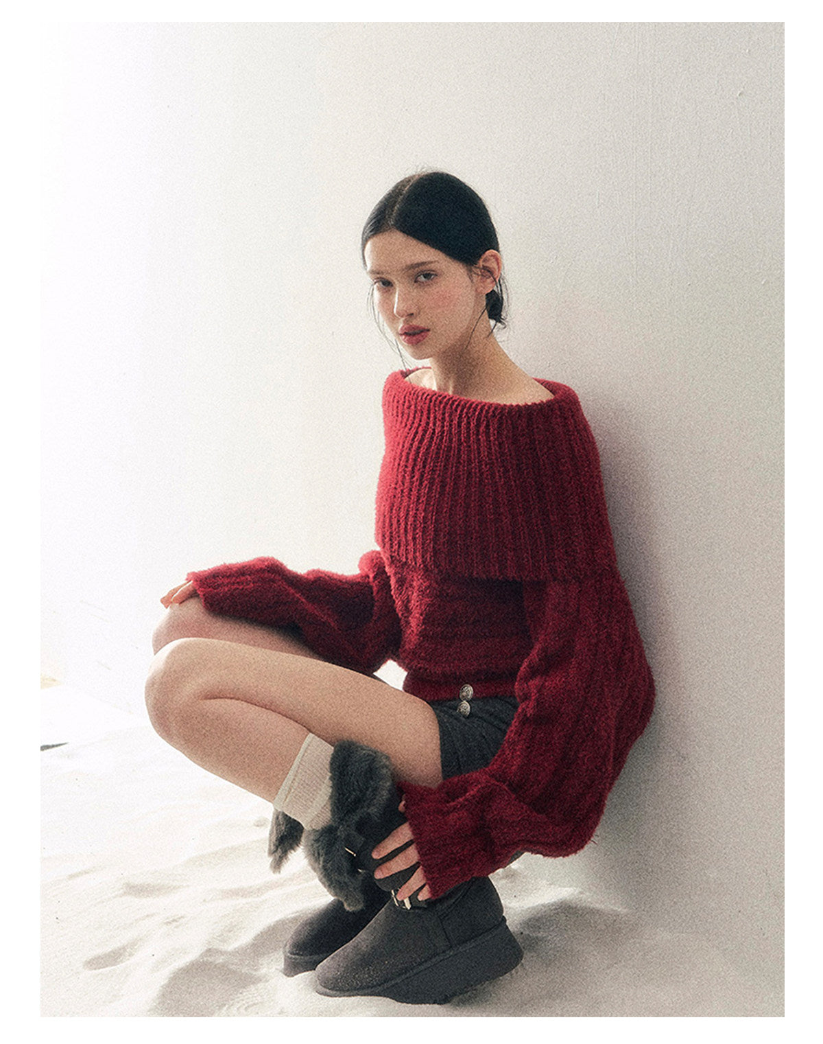少也眼 "Crimson Glow on the Shoulders" Off-Shoulder Cable Knit Cropped Sweater