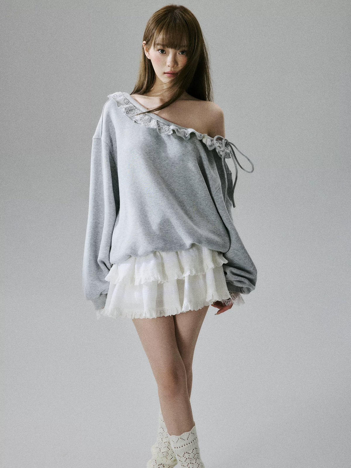 LOST FOREST - Heather Gray One-Shoulder Eyelash Lace Cotton Sweatshirt