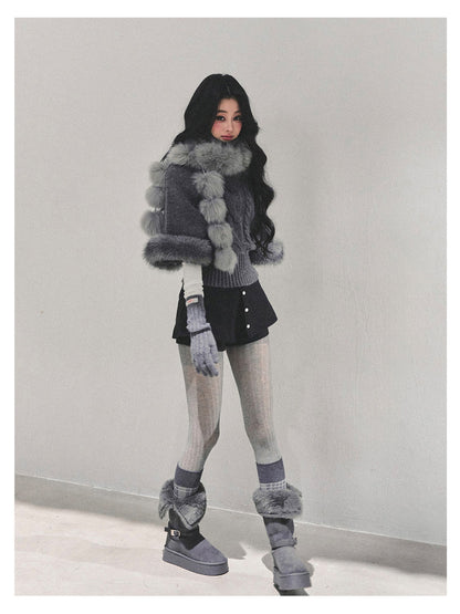 少也眼 “Only She Remains Awake" Gray Mohair High-Neck Knit Sweater (with detachable faux fur)