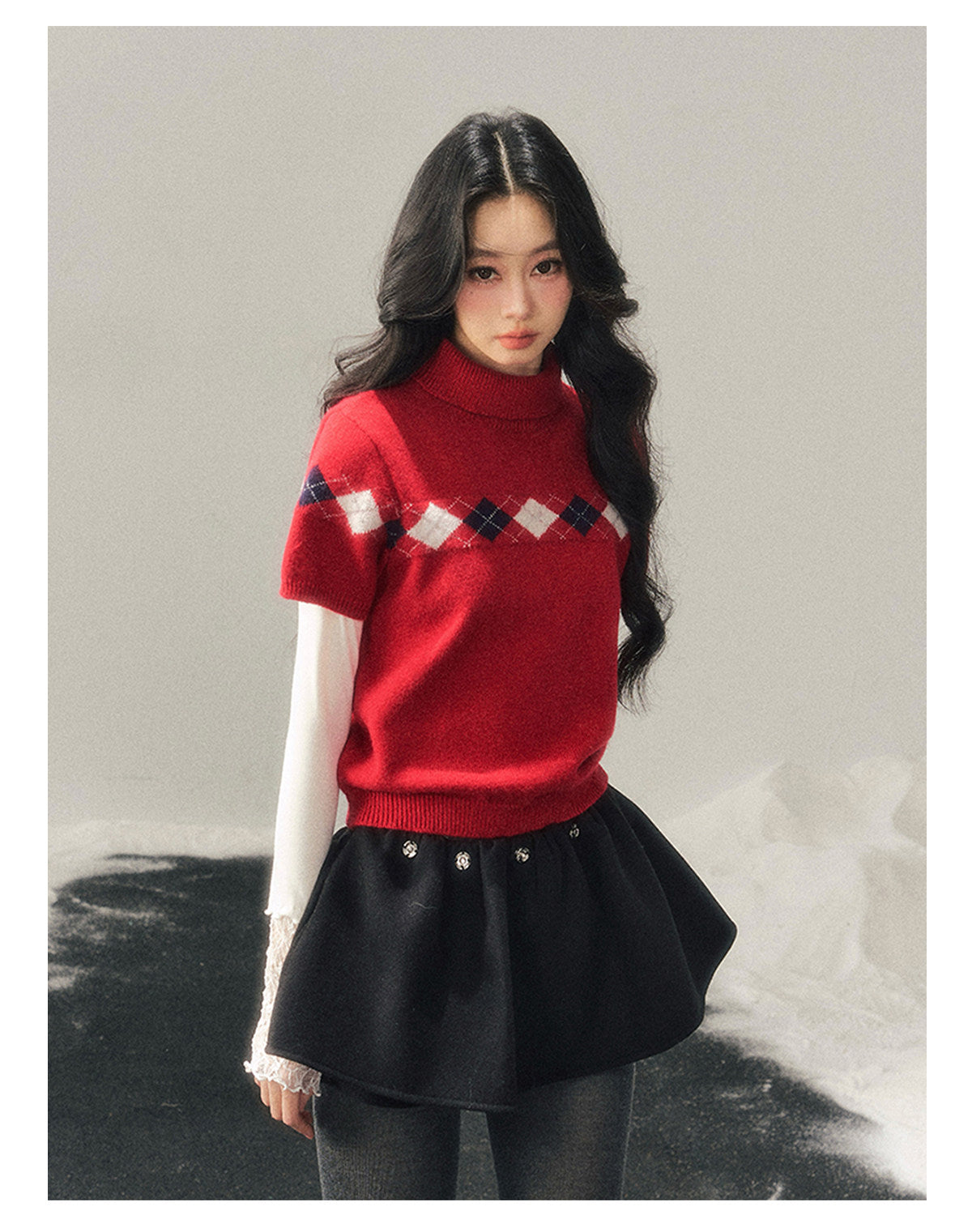 少也眼 “Snow-Wrapped Christmas Letter” Mock Neck Short-Sleeve Knit Top