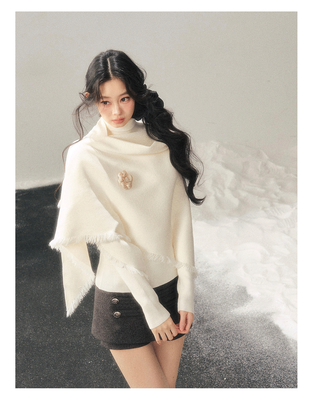 少也眼 "Speechless Under the Full Moon" Camellia White French Turtleneck Knit & Shawl Set