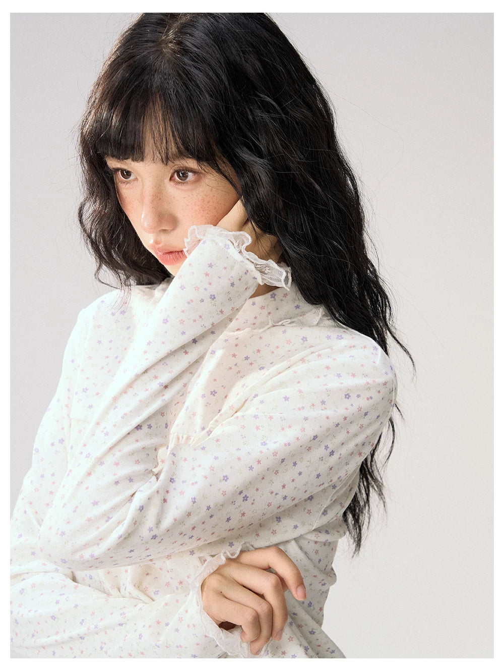 [CAN] "Double Dot Floral Raft" White Floral Lace-Trim Long Sleeve Top