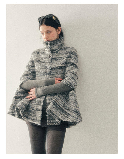 少也眼 "Soft-Focus Warmth" Tweed Cape Coat - Silver Grey