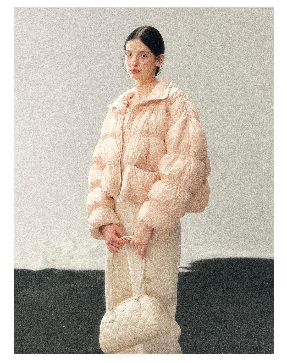 少也眼 “She Gazes at the Snow” White Duck Down Cropped Jacket - Lotus Root Pink