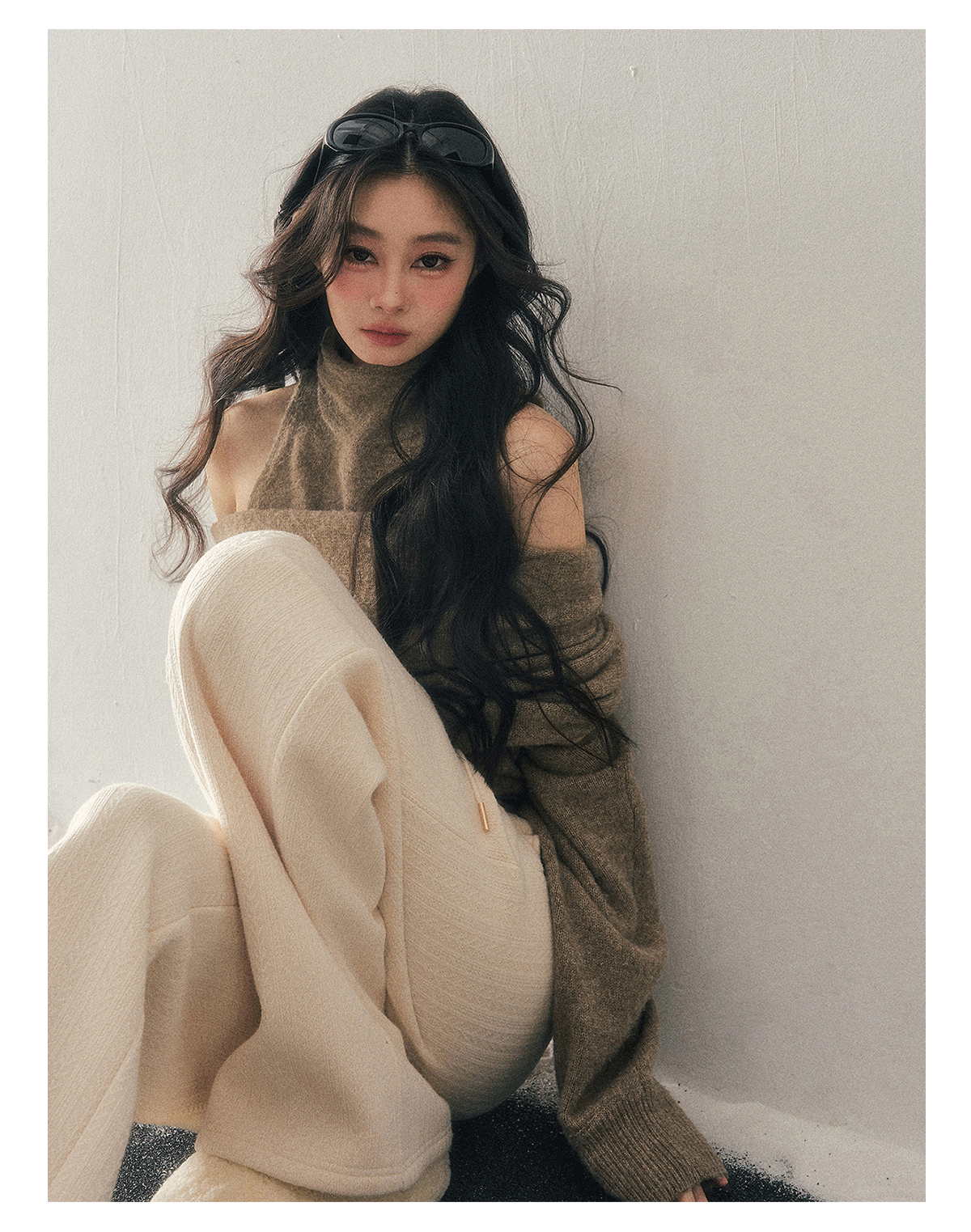 少也眼 "Echo of Sunset" Off-Shoulder Turtleneck Knit Two-Piece Set