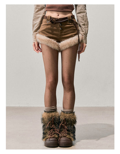 少也眼 "Her Gentle Footsteps" Faux Fur–Trim High-Waist Shorts