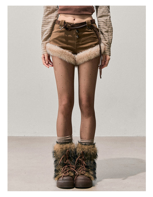 少也眼 "Her Gentle Footsteps" Faux Fur–Trim High-Waist Shorts
