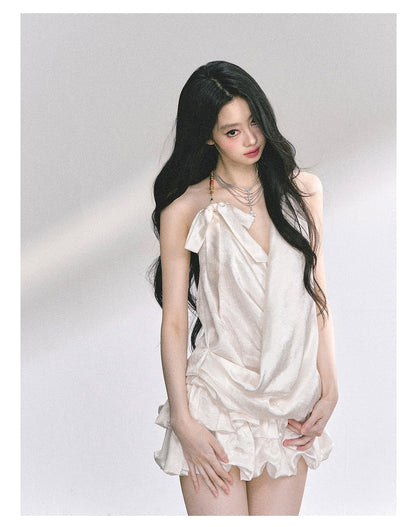 少也眼 “Evening Diva” French-Style Halter Mini Dress