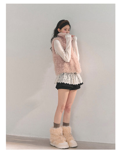 少也眼 “Warmth of a Dreamscape” Pink Faux-Fur Vest 94468854