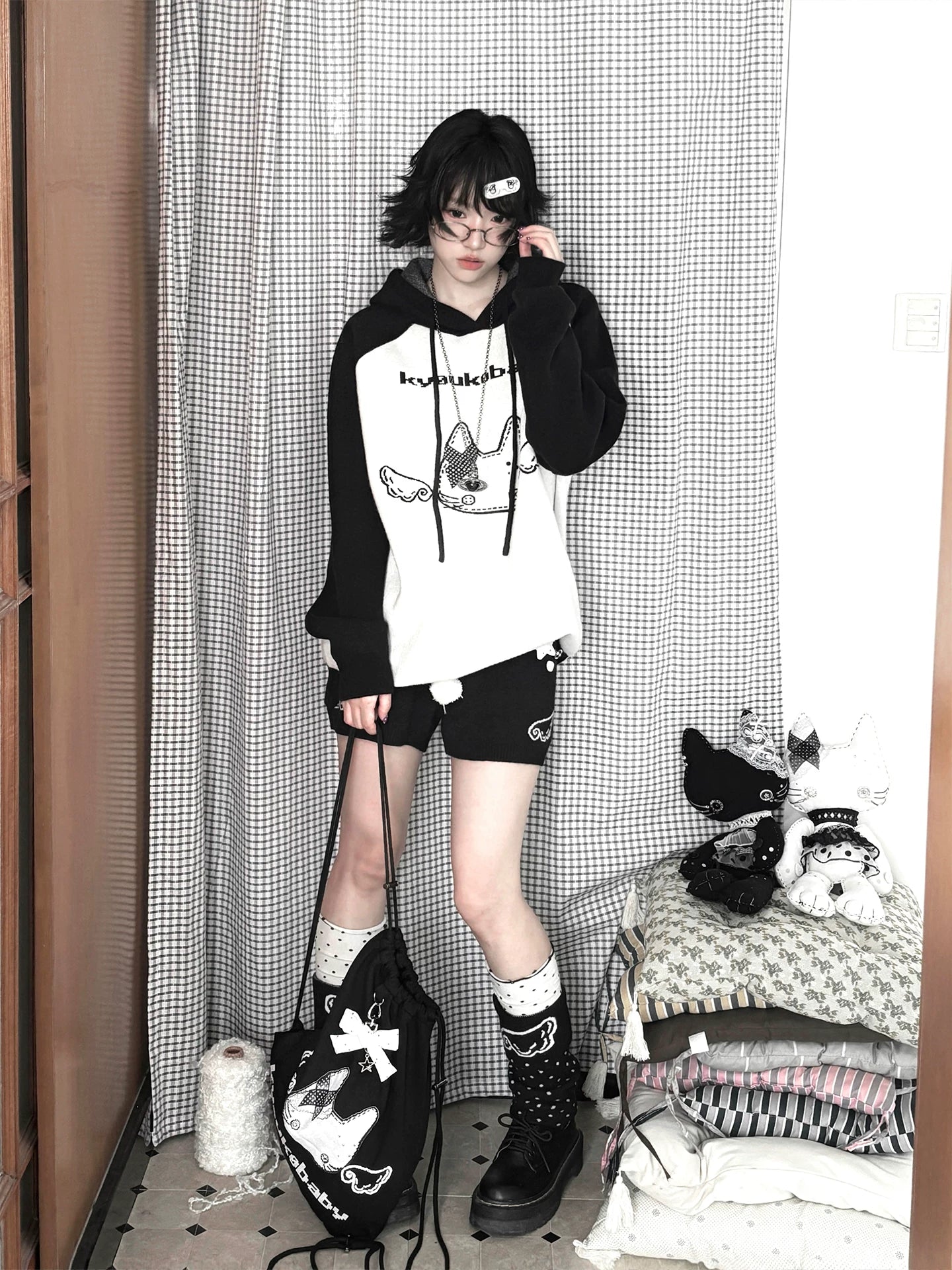 Angel Wing Details Printed Oversized Knit Hoodie & Shorts Set