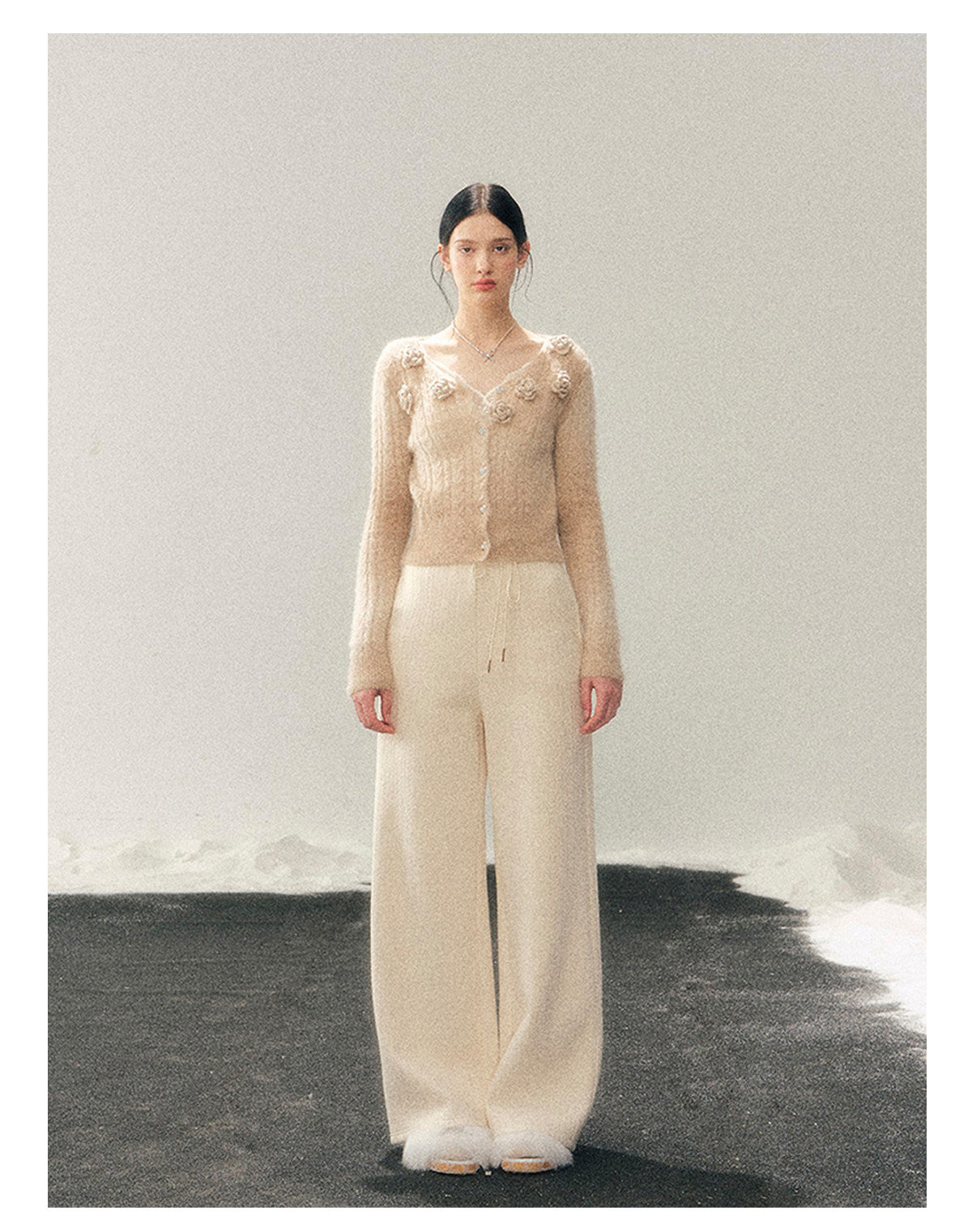 少也眼 “The Density of Lingering Warmth” French-Inspired Floral Knit Top