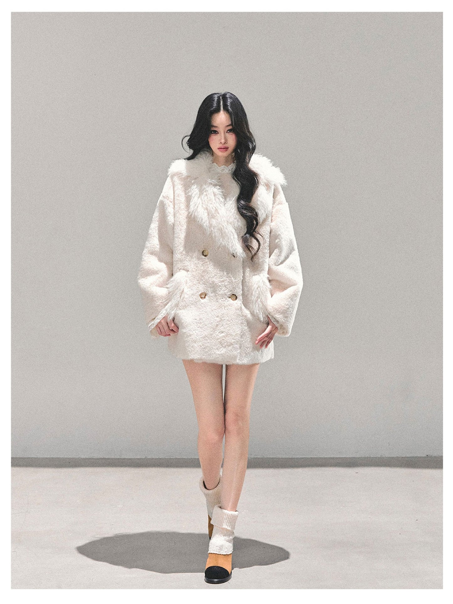 少也眼 "She Walks Into the Void" Cream White Plush Winter Jacket