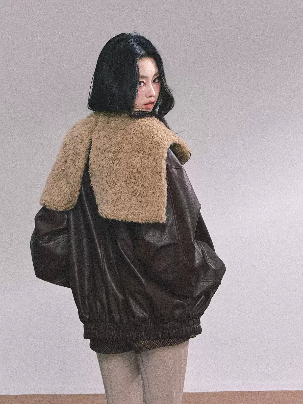 少也眼 Loose Fit PU Leather Jacket with Sherpa Lining