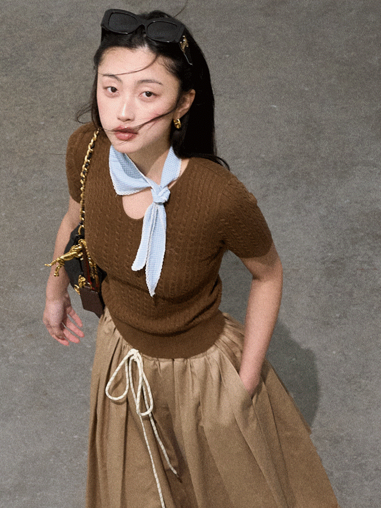 OAKMOO - "Soft Daisy Farm" V-Neck Wool Knit Top – Removable Scarf 25Q322