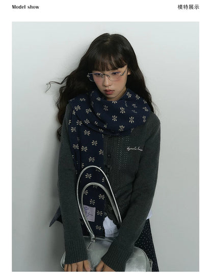 Japanese Lifestyle-Inspired Two-Tone Knit Snowflake Scarf