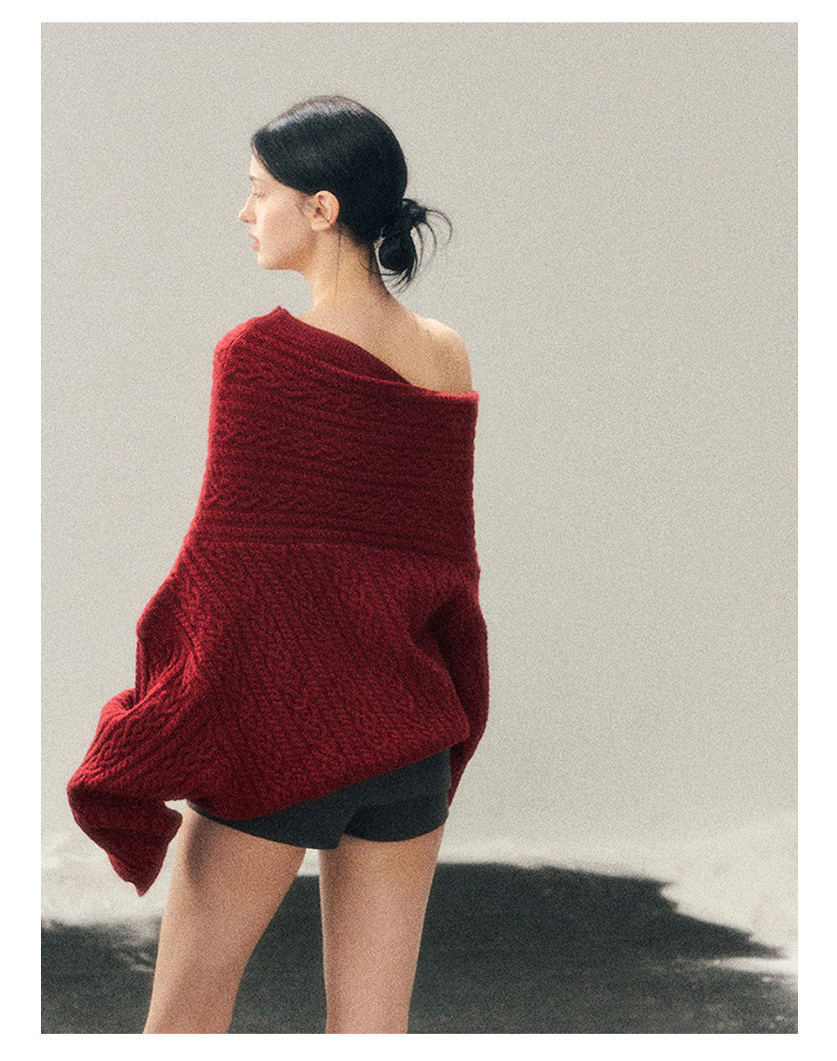 少也眼 “Norwegian Exchange” Off-Shoulder Cable Knit Winter Sweater – Cabernet Red