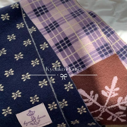 Japanese Lifestyle-Inspired Two-Tone Knit Snowflake Scarf