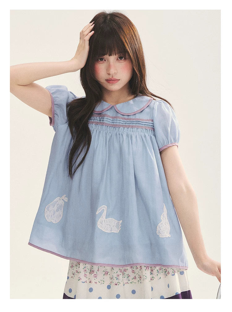 "Antique Dollhouse" Lace Appliqué Peter Pan Collar Puff Sleeve Blouse (Ivory White/ Still Blue)