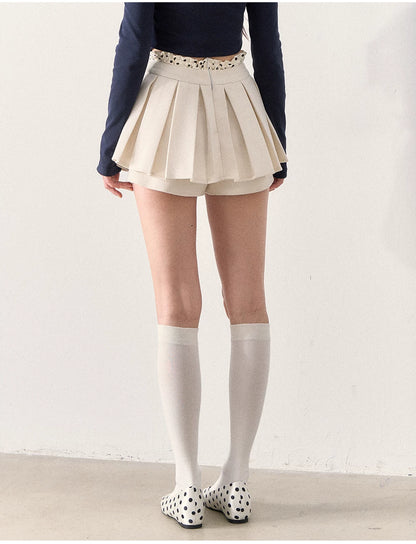 [TMMG] “Leg-Lengthening Essential” — Sweet Cream Pleated Mini Skirt