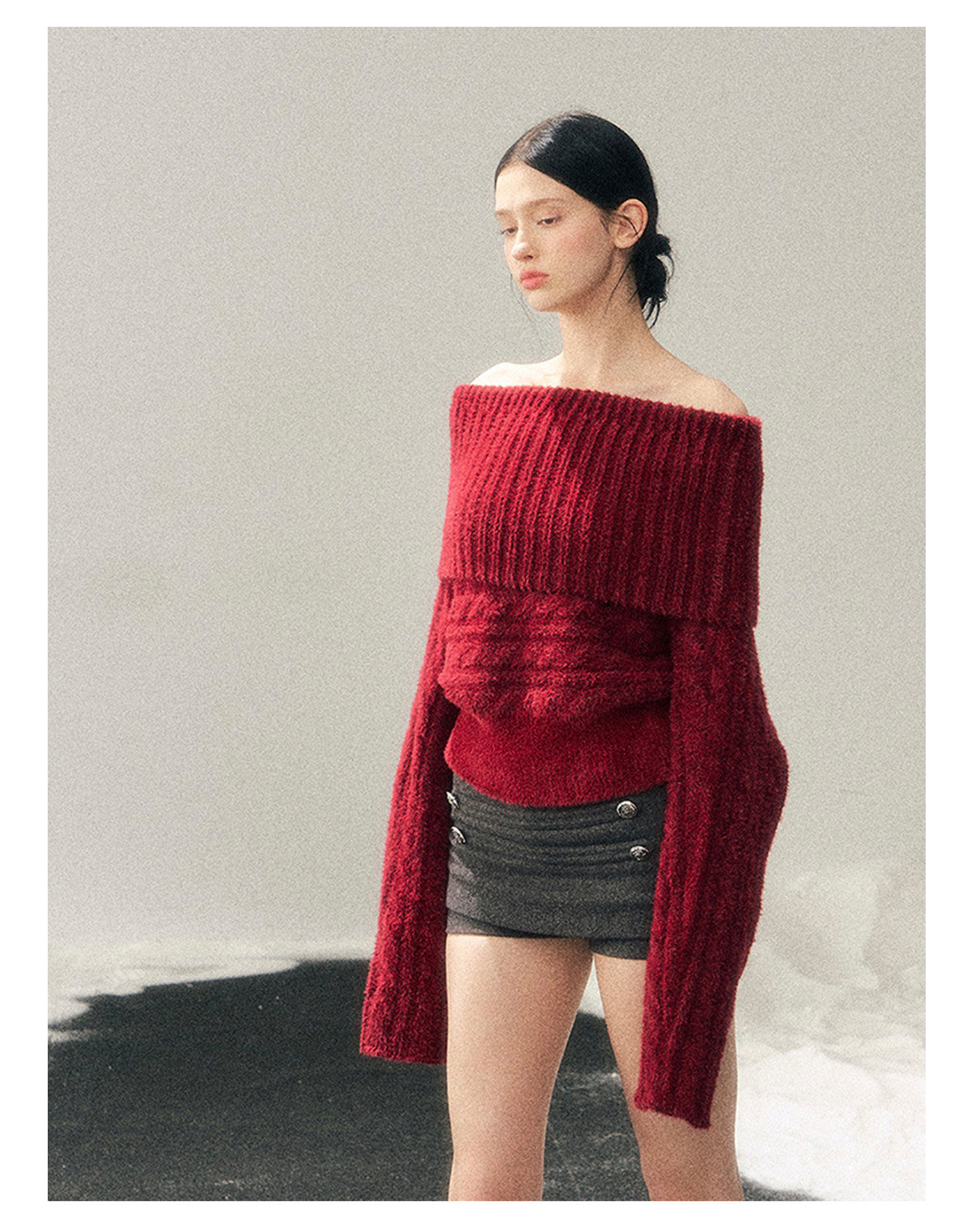 少也眼 "Crimson Glow on the Shoulders" Off-Shoulder Cable Knit Cropped Sweater