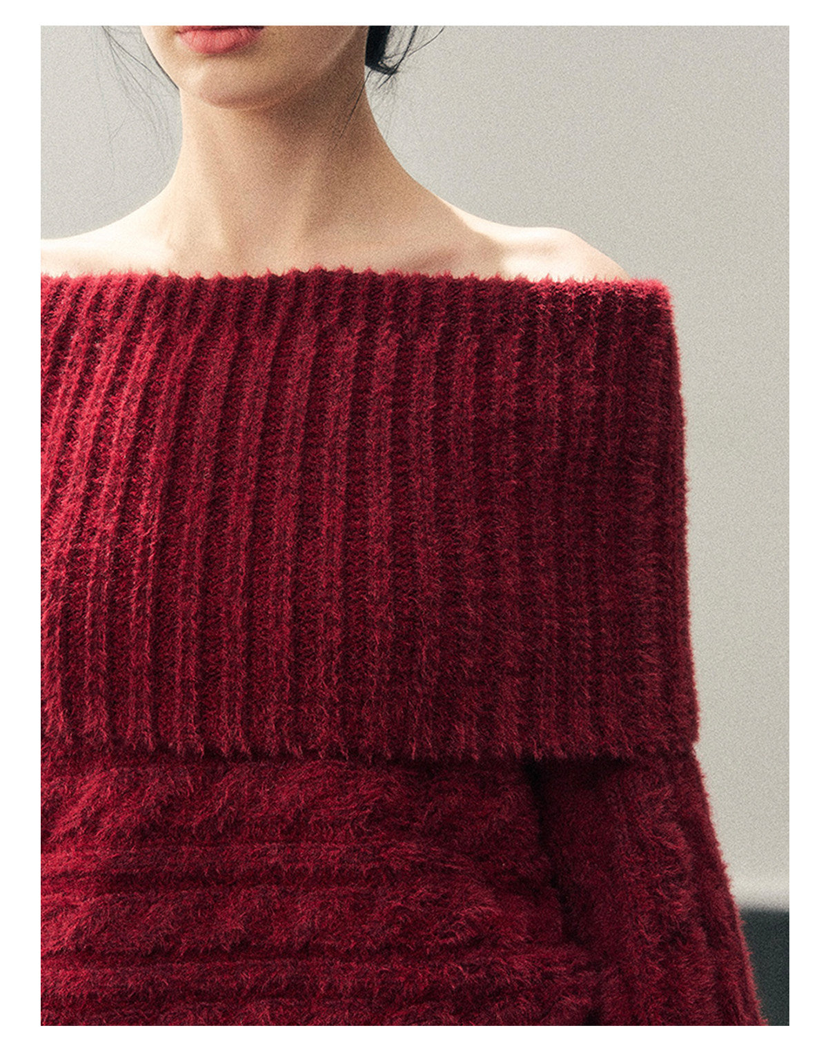 少也眼 "Crimson Glow on the Shoulders" Off-Shoulder Cable Knit Cropped Sweater