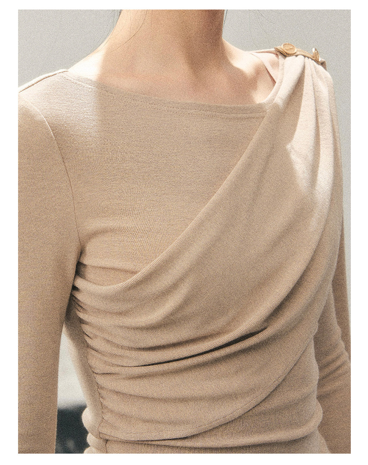 少也眼 “She Is Lighter Than the Wind” Streamer-Neck Top - Oatmeal