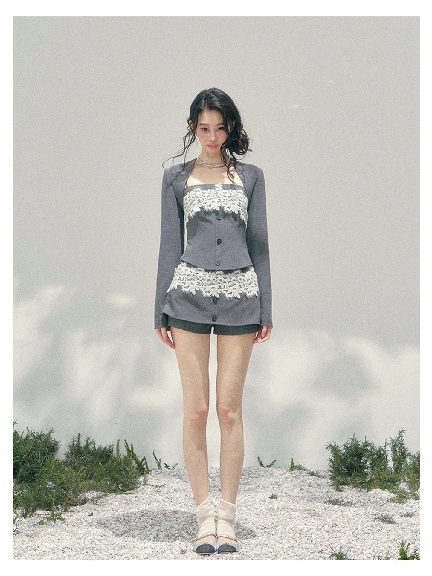 少也眼 “Lace Undercurrent” Gray Three-Piece Lace Set 62626