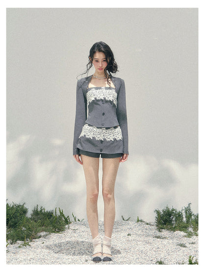 少也眼 “Lace Undercurrent” Gray Three-Piece Lace Set 62626