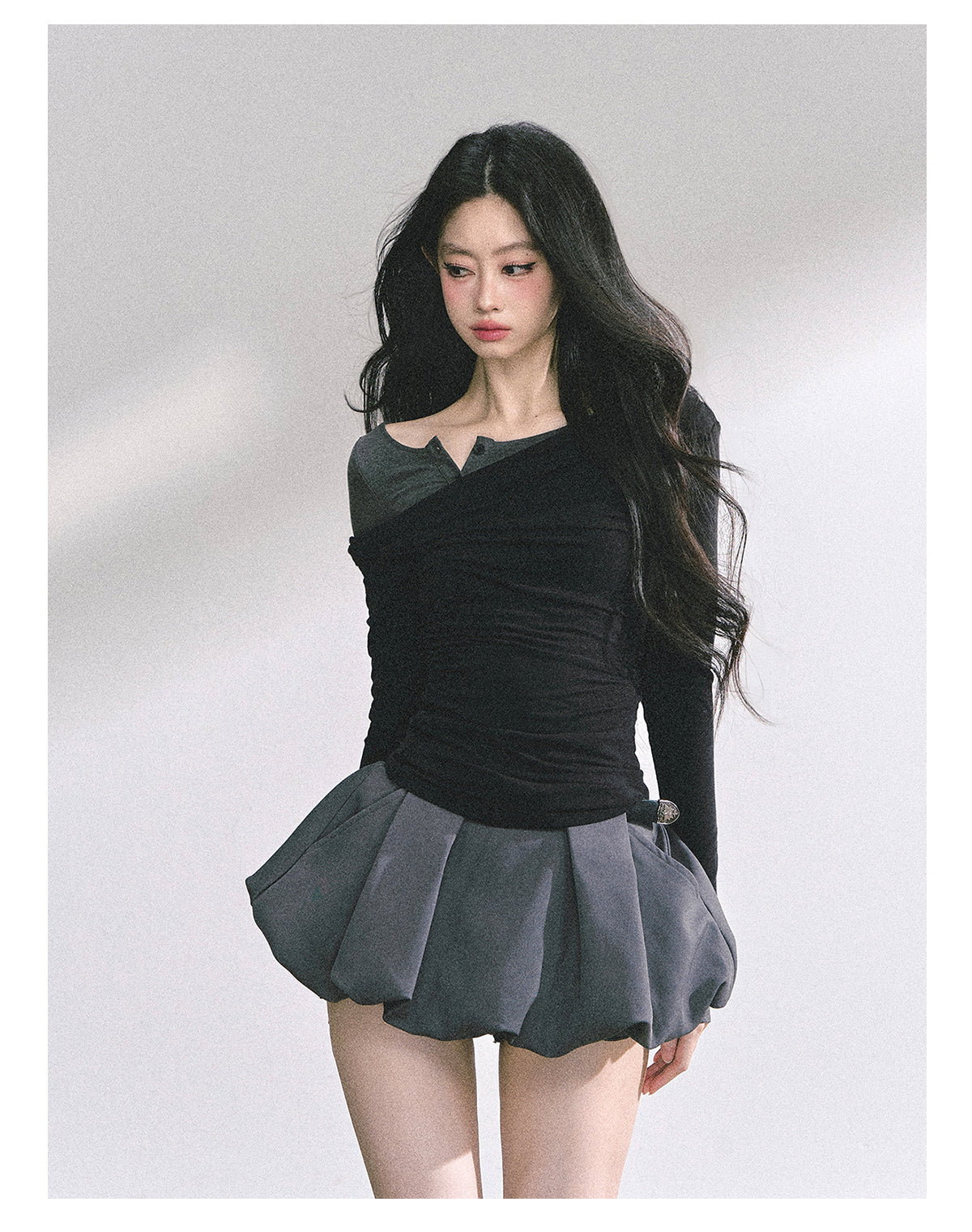 少也眼 "Seoul Toccata" Layered Off-Shoulder Long Sleeve Tee - Black-Gray 2536486